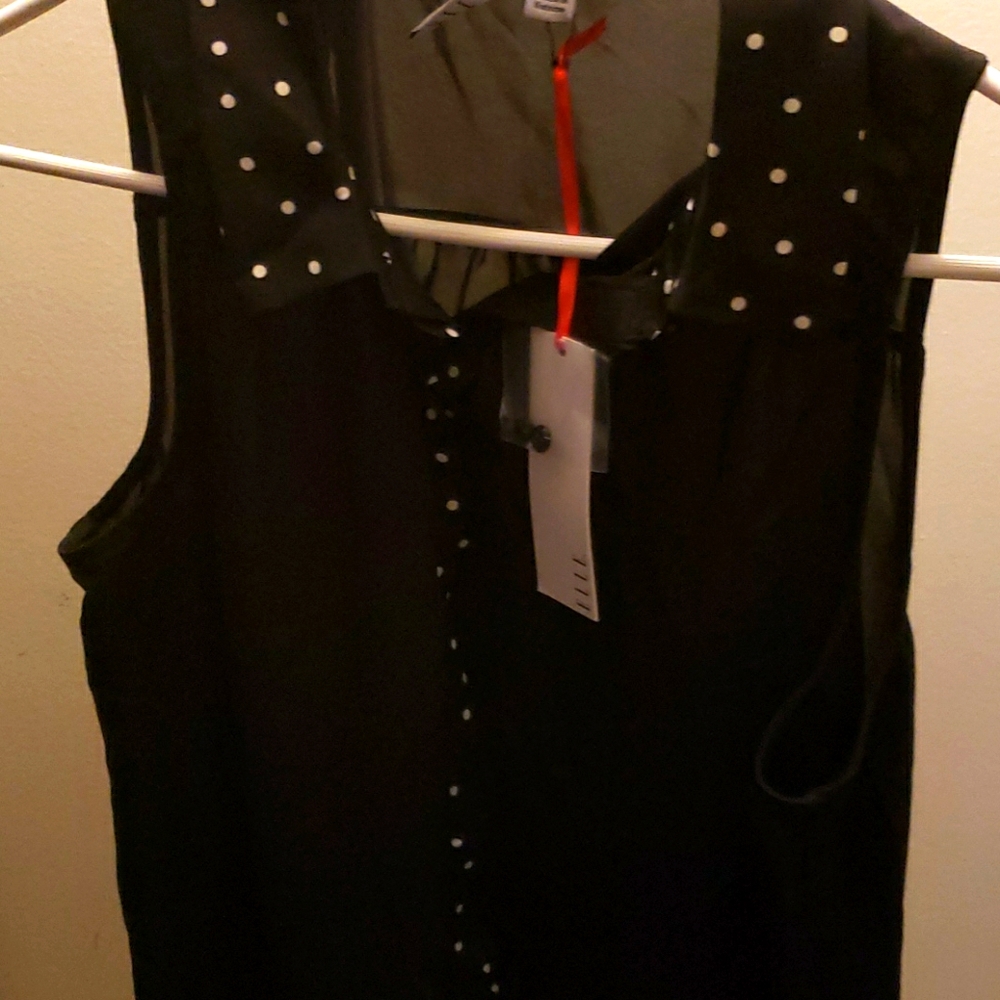 Women's sleeveless black shirt